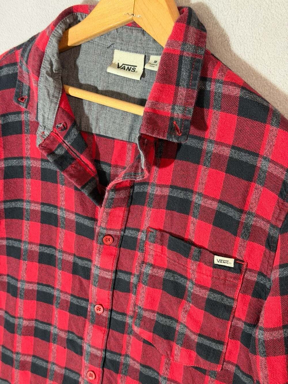 Vans Red and Black Plaid Flannel Button Up Long Sleeve Shirt Men's Medium